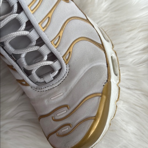 Nike Air Max Plus TN in white and gold Size 7 - Picture 8 of 8